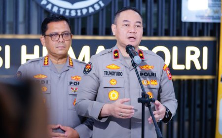 *Polri Kerahkan Water Cannon dan Bagikan Masker, Layani Masyarakat Terdampak Material Erupsi Gunung Anak Krakatau*