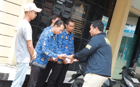Polres Lamongan Beri Penghargaan Empat Warga yang Gagalkan Curanmor di Puskesmas Deket