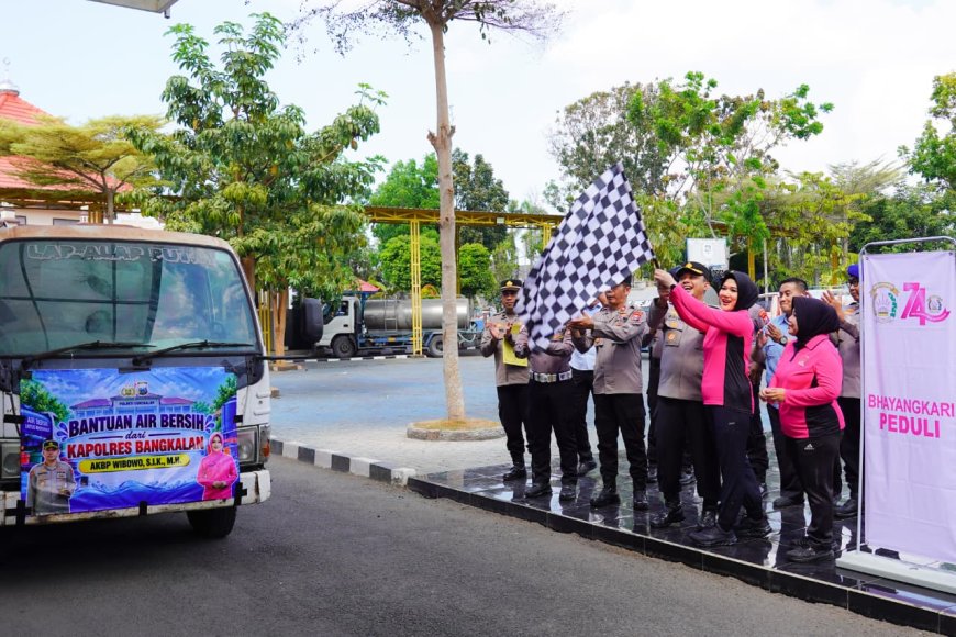 Atasi Krisis Air, Polres Bangkalan Distribusikan 48.000 Liter Air Bersih di Dua Kecamatan